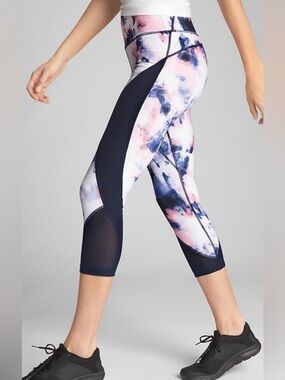 GapFit HighRise Crop Fit Leggings in Sculpt Compression